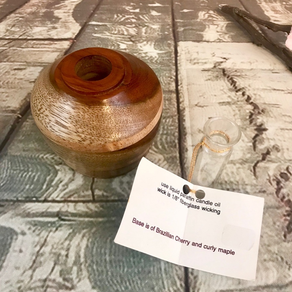 Brazilian Cherry & Curly Maple Wooden Oil Candle - Picture 7 of 7